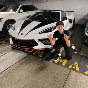 Meet your Posher, Simon